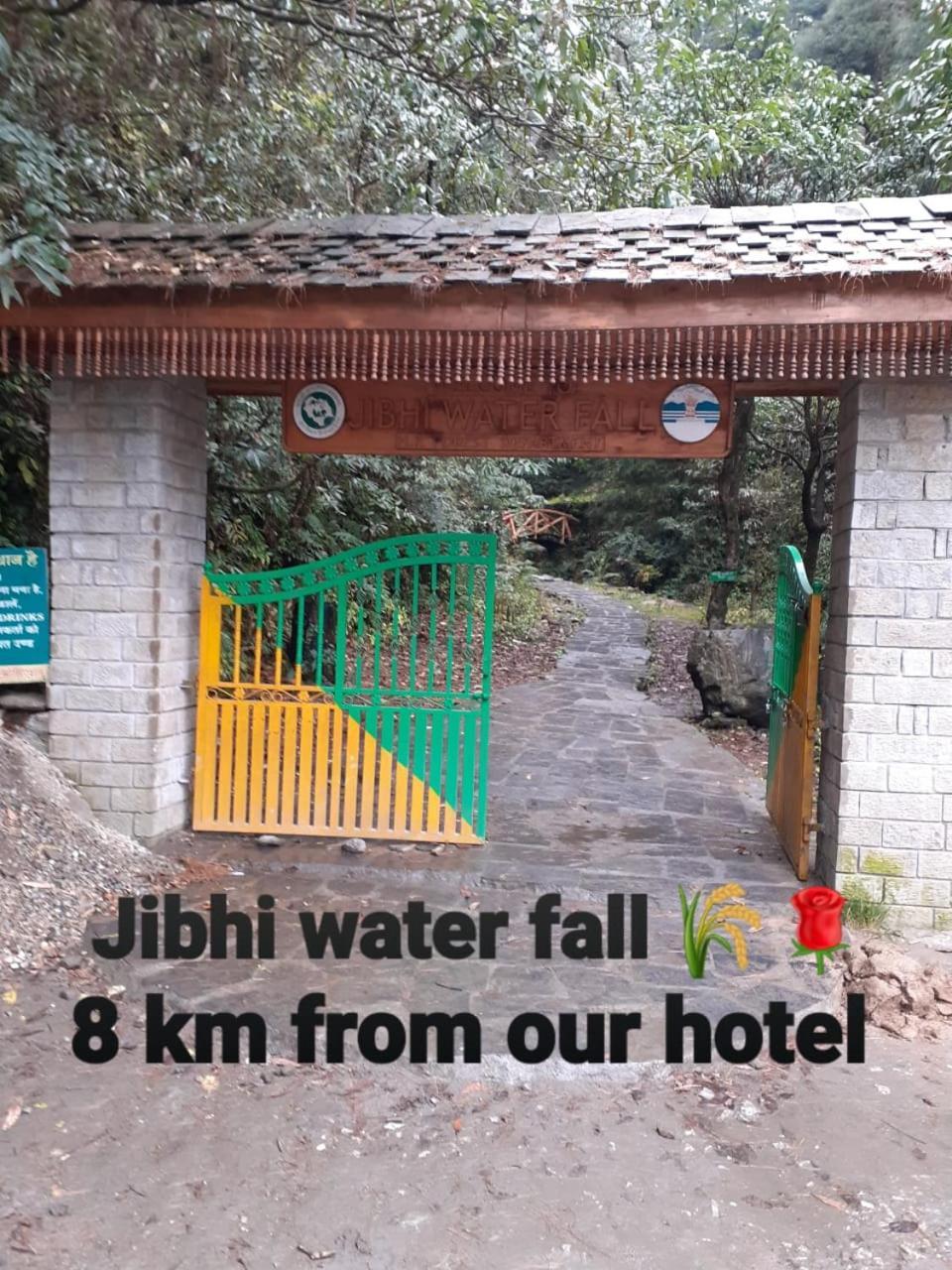 Tirthan Crest Homestay Banjār Kültér fotó